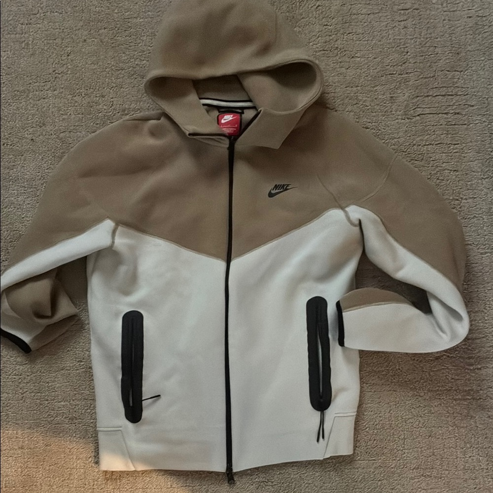 NEVER WORN Nike Tech Fleece Men's Tan and White